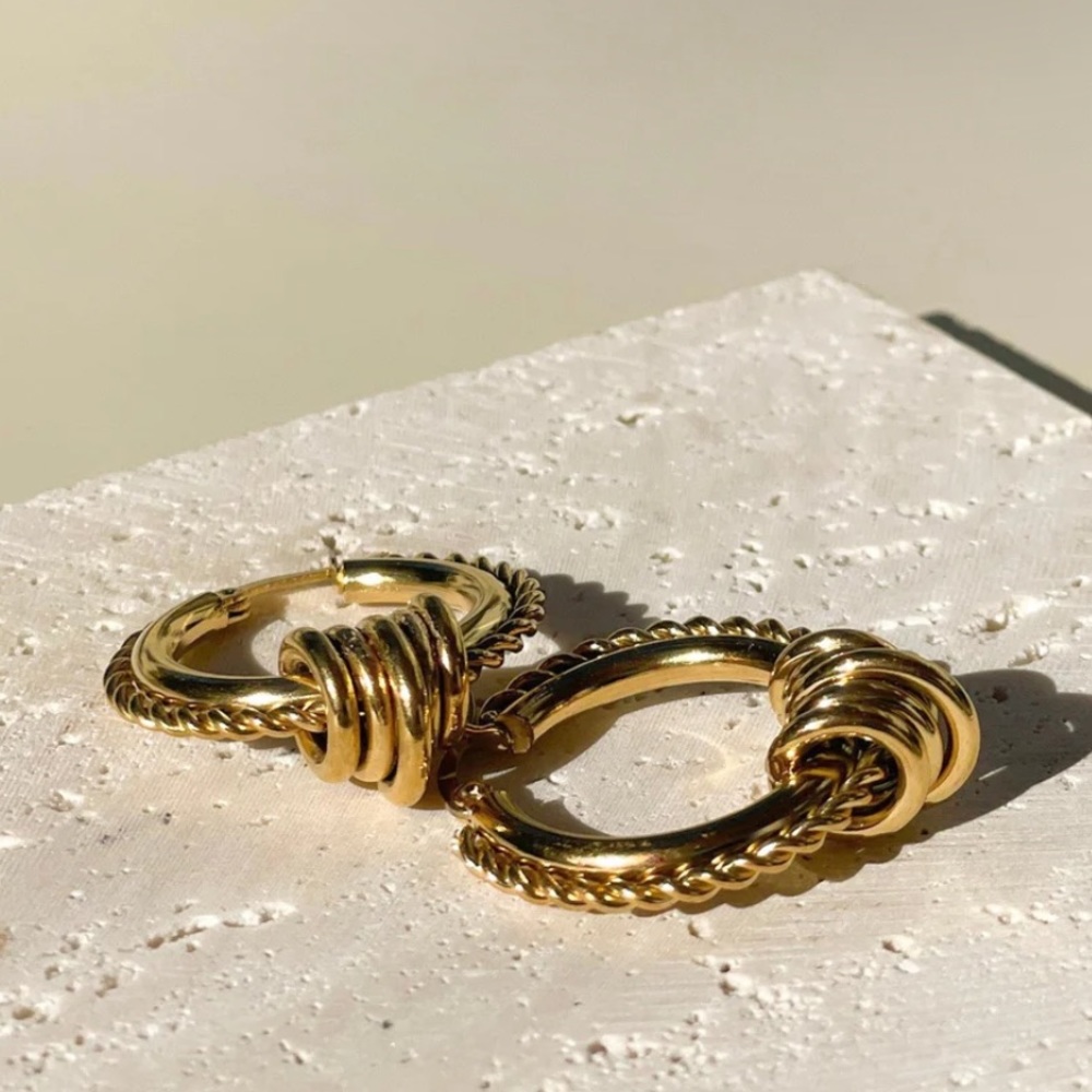 Waterproof croissant twist rope earrings - Picture 4 of 4